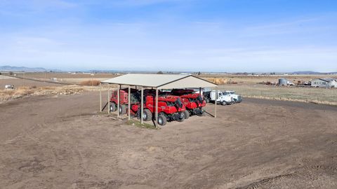 Tiny photo for 2490 NW Deschutes Drive, Madras, OR 97741 (MLS # 220212526)