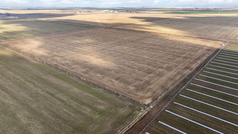 Tiny photo for 2490 NW Deschutes Drive, Madras, OR 97741 (MLS # 220212526)