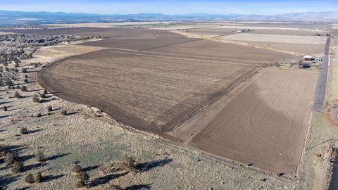 Tiny photo for 2490 NW Deschutes Drive, Madras, OR 97741 (MLS # 220212526)