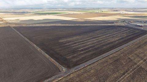 Tiny photo for 2490 NW Deschutes Drive, Madras, OR 97741 (MLS # 220212526)