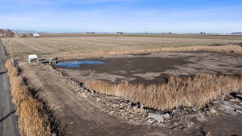 Tiny photo for 2490 NW Deschutes Drive, Madras, OR 97741 (MLS # 220212526)