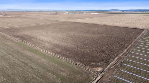 Tiny photo for 2490 NW Deschutes Drive, Madras, OR 97741 (MLS # 220212526)