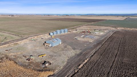 Tiny photo for 2490 NW Deschutes Drive, Madras, OR 97741 (MLS # 220212526)