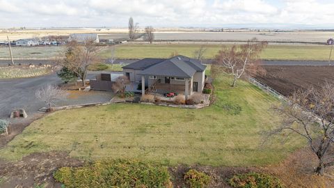 Tiny photo for 2490 NW Deschutes Drive, Madras, OR 97741 (MLS # 220212526)