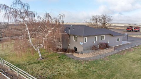 Tiny photo for 2490 NW Deschutes Drive, Madras, OR 97741 (MLS # 220212526)