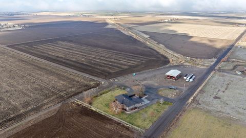 Tiny photo for 2490 NW Deschutes Drive, Madras, OR 97741 (MLS # 220212526)