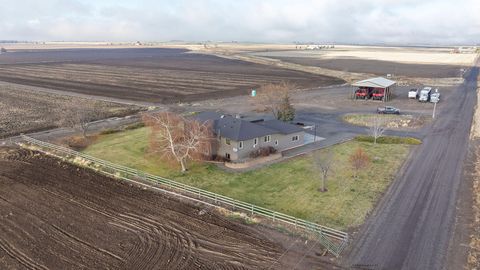 Tiny photo for 2490 NW Deschutes Drive, Madras, OR 97741 (MLS # 220212526)