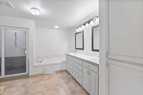 Tiny photo for 2490 NW Deschutes Drive, Madras, OR 97741 (MLS # 220212526)