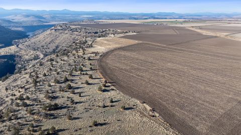 Tiny photo for 2490 NW Deschutes Drive, Madras, OR 97741 (MLS # 220212526)