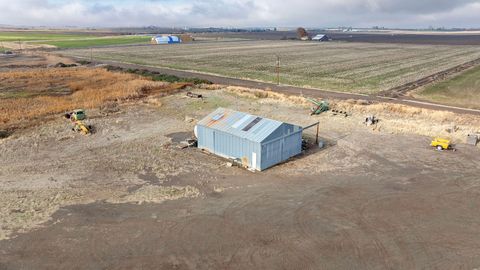 Tiny photo for 2490 NW Deschutes Drive, Madras, OR 97741 (MLS # 220212526)