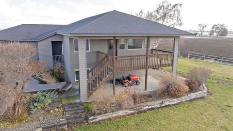 Tiny photo for 2490 NW Deschutes Drive, Madras, OR 97741 (MLS # 220212526)