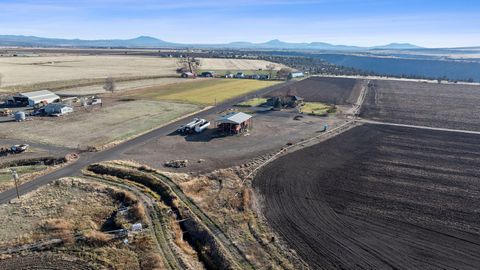 Tiny photo for 2490 NW Deschutes Drive, Madras, OR 97741 (MLS # 220212526)