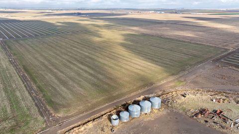 Tiny photo for 2490 NW Deschutes Drive, Madras, OR 97741 (MLS # 220212526)