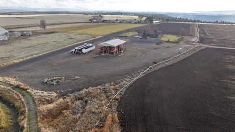 Tiny photo for 2490 NW Deschutes Drive, Madras, OR 97741 (MLS # 220212526)