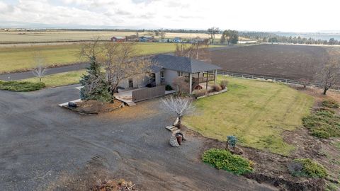 Tiny photo for 2490 NW Deschutes Drive, Madras, OR 97741 (MLS # 220212526)