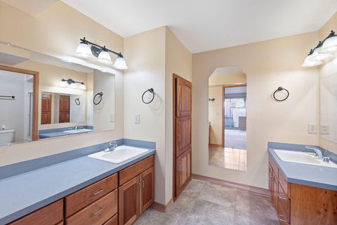 Tiny photo for 2490 NW Deschutes Drive, Madras, OR 97741 (MLS # 220212526)