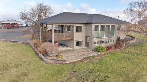 Tiny photo for 2490 NW Deschutes Drive, Madras, OR 97741 (MLS # 220212526)