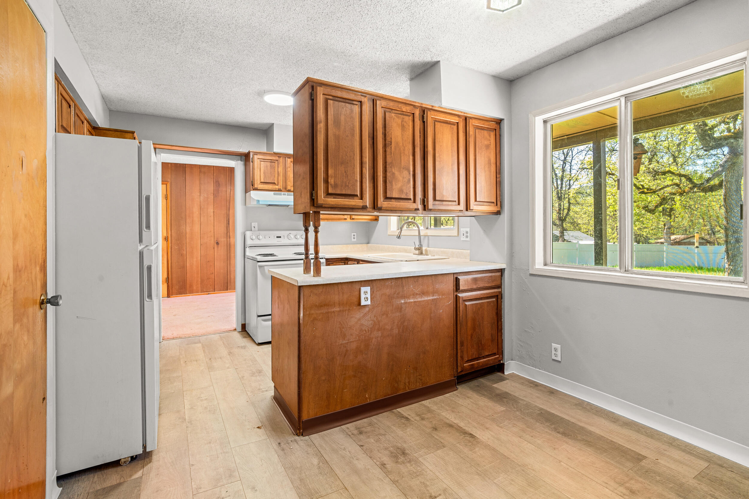 Land Of Many Oaks - Residential