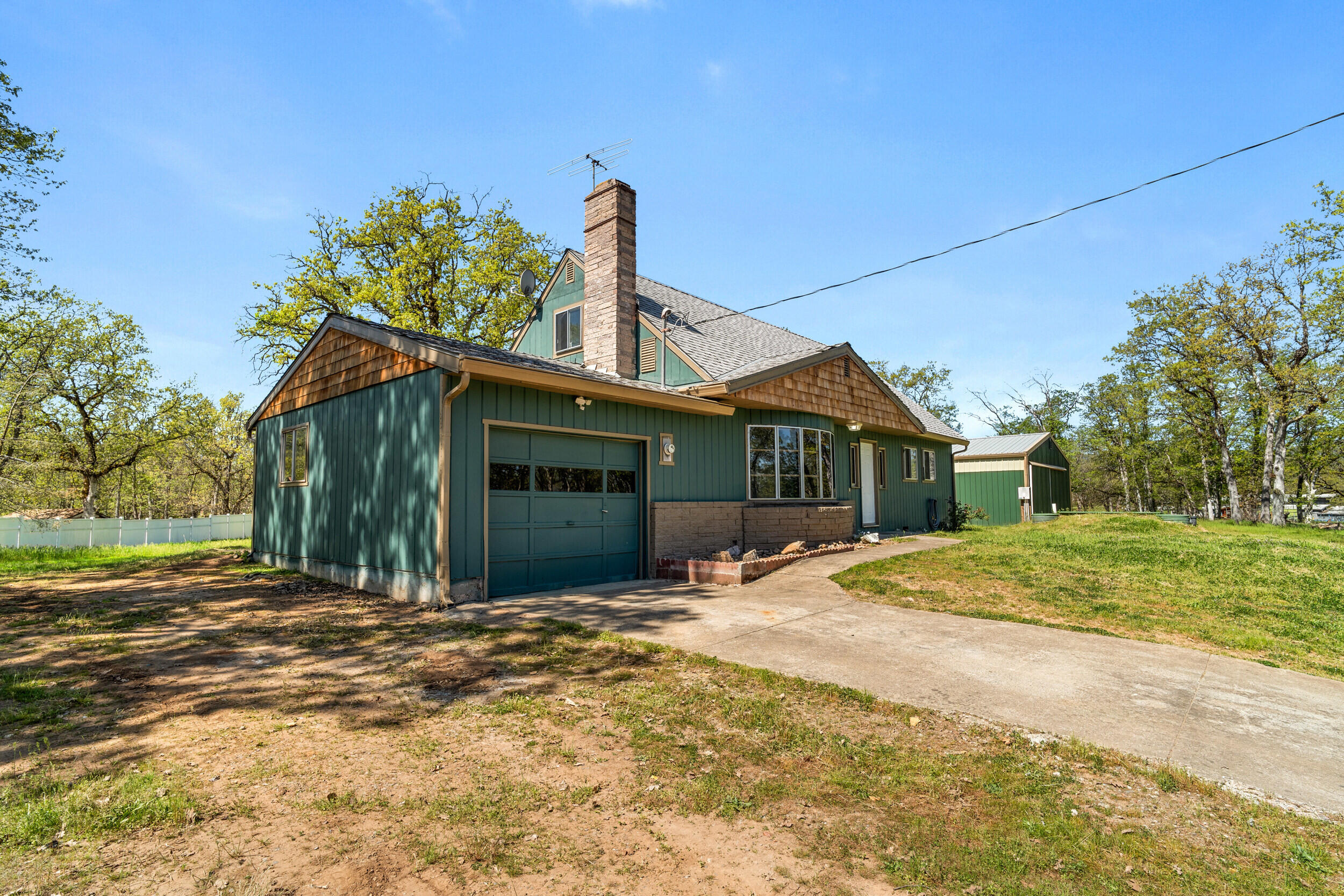 Land Of Many Oaks - Residential