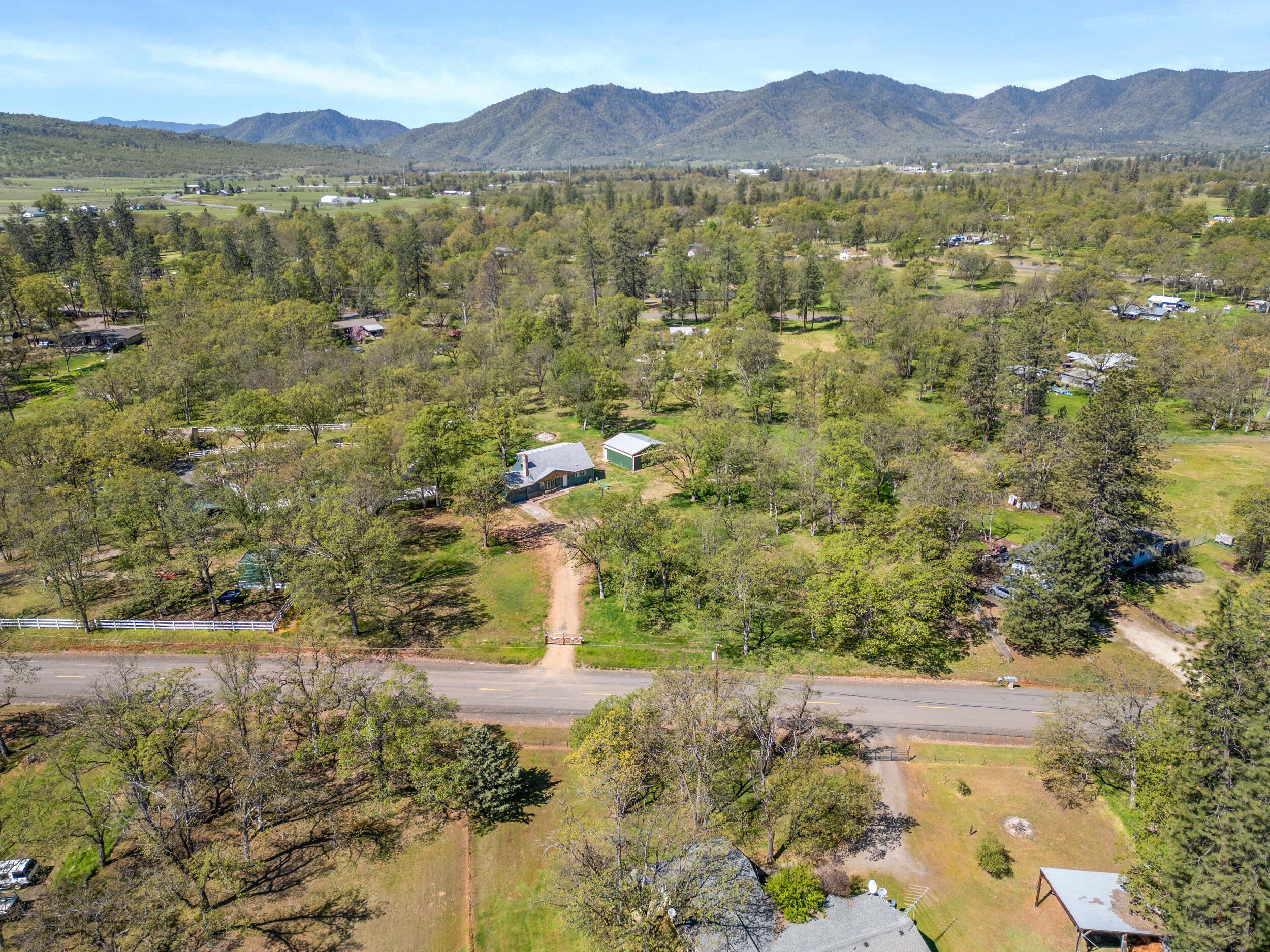 Land Of Many Oaks - Residential