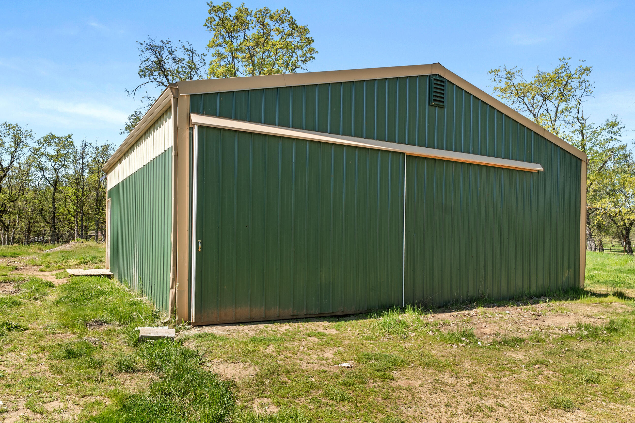 Land Of Many Oaks - Residential