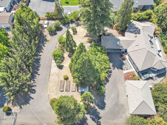 1282 SHADY LN, GRANTS PASS, OR 97527 - Image b11b89e698adb8e5cfa90e0c843b52f5/742464770