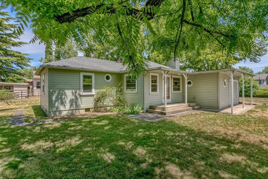 An adorable home on an oversized .19 acre lot in East Medford. The home has two bedrooms, one bath, gorgeous hardwood floors, new vinyl in kitchen and bathroom, and has convenient alley access. This one won't last very long! Easy to show, and very private.