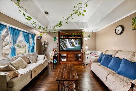 Tiny photo for 7961 Isabella Way, White City, OR 97503 (MLS # 220215549)