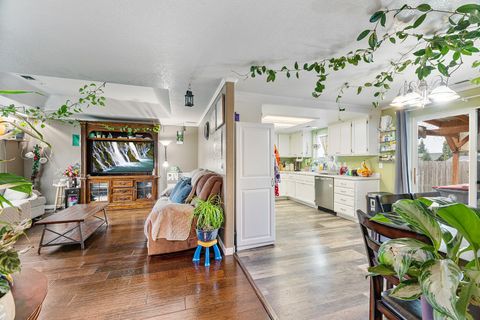 Tiny photo for 7961 Isabella Way, White City, OR 97503 (MLS # 220215549)