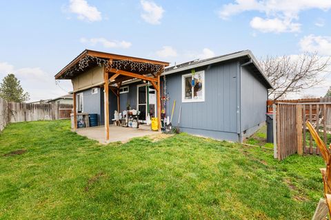 Tiny photo for 7961 Isabella Way, White City, OR 97503 (MLS # 220215549)