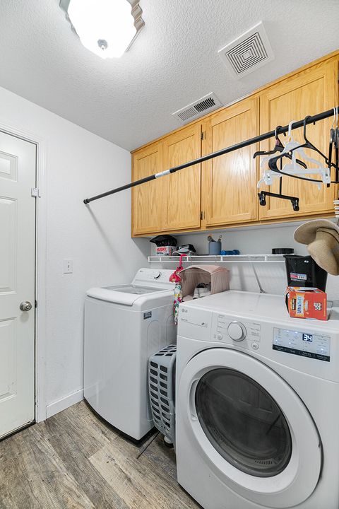 Tiny photo for 7961 Isabella Way, White City, OR 97503 (MLS # 220215549)