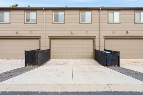 Tiny photo for 20751 NE Boulderfield Avenue, Bend, OR 97701 (MLS # 220211472)