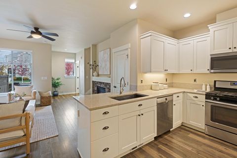 Tiny photo for 20751 NE Boulderfield Avenue, Bend, OR 97701 (MLS # 220211472)