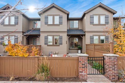 Photo of 20751 NE Boulderfield Avenue, Bend, OR 97701 (MLS # 220211472)