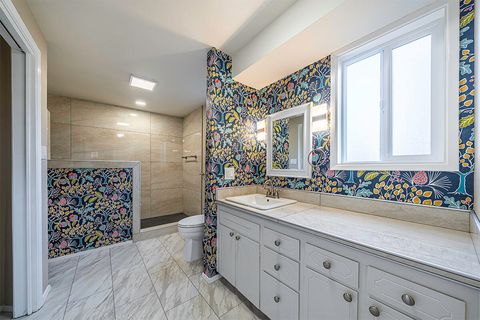 Tiny photo for 208 Oregon Terrace, Medford, OR 97504 (MLS # 220211829)