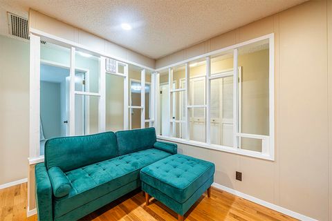 Tiny photo for 208 Oregon Terrace, Medford, OR 97504 (MLS # 220211829)