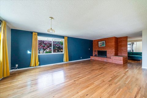 Tiny photo for 208 Oregon Terrace, Medford, OR 97504 (MLS # 220211829)