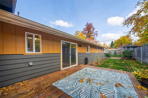 Tiny photo for 208 Oregon Terrace, Medford, OR 97504 (MLS # 220211829)