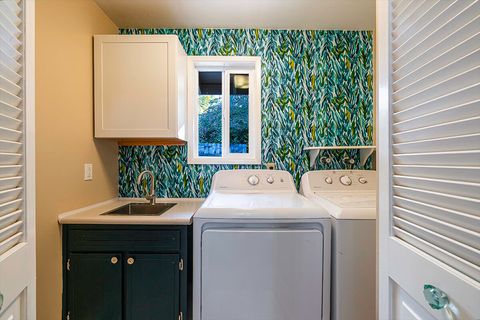 Tiny photo for 208 Oregon Terrace, Medford, OR 97504 (MLS # 220211829)