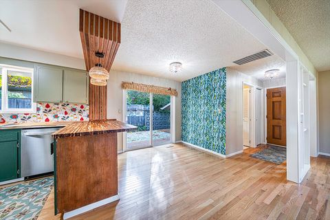 Tiny photo for 208 Oregon Terrace, Medford, OR 97504 (MLS # 220211829)