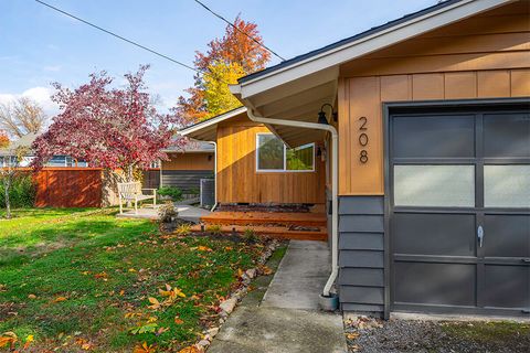 Tiny photo for 208 Oregon Terrace, Medford, OR 97504 (MLS # 220211829)