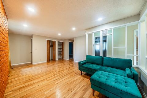 Tiny photo for 208 Oregon Terrace, Medford, OR 97504 (MLS # 220211829)