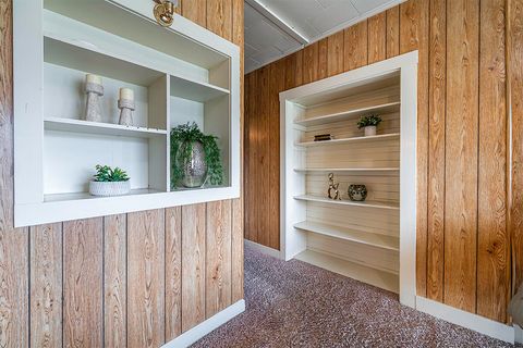 Tiny photo for 408 Oak Grove Road, Medford, OR 97501 (MLS # 220214859)