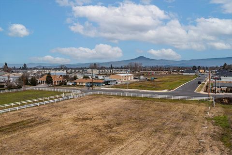 Tiny photo for 408 Oak Grove Road, Medford, OR 97501 (MLS # 220214859)