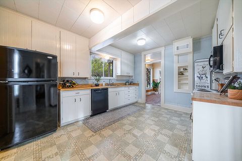 Tiny photo for 408 Oak Grove Road, Medford, OR 97501 (MLS # 220214859)