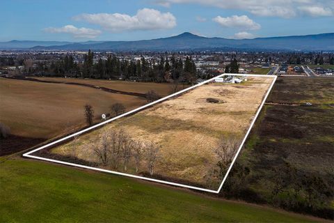 Tiny photo for 408 Oak Grove Road, Medford, OR 97501 (MLS # 220214859)