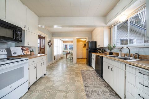 Tiny photo for 408 Oak Grove Road, Medford, OR 97501 (MLS # 220214859)