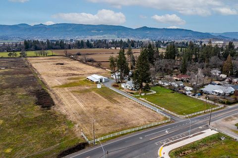 Tiny photo for 408 Oak Grove Road, Medford, OR 97501 (MLS # 220214859)
