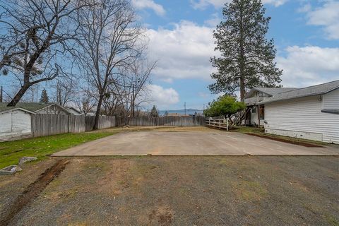 Tiny photo for 408 Oak Grove Road, Medford, OR 97501 (MLS # 220214859)