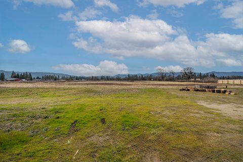 Tiny photo for 408 Oak Grove Road, Medford, OR 97501 (MLS # 220214859)